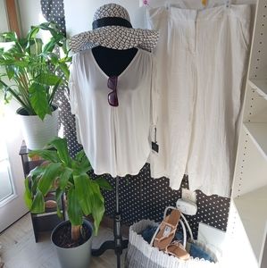 NINE WEST wide leg crop pants size XL is color white knight